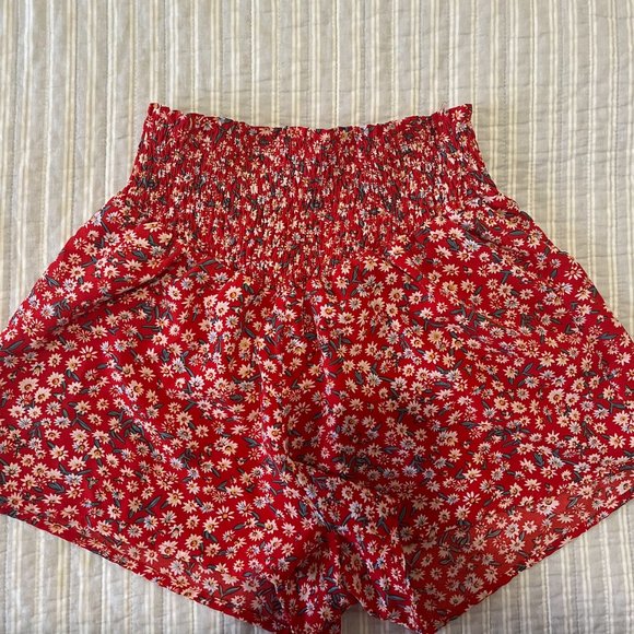 Flowered flowy shorts - Picture 1 of 2